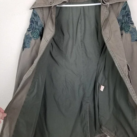 Green asymmetrical utility jacket w embroidery - Picture 4 of 8